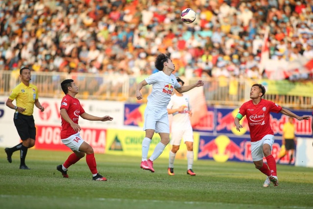 HA Gia Lai 3-0 TPHCM: Lee Nguyễn mờ nhạt, Công Phượng tiếp tục rực rỡ - 17
