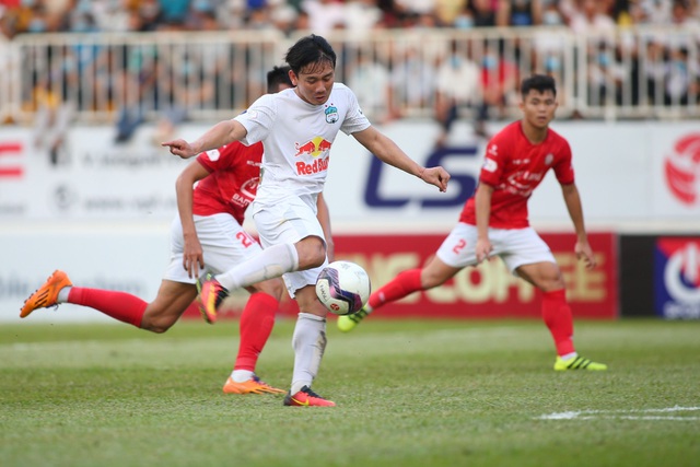 HA Gia Lai 3-0 TPHCM: Lee Nguyễn mờ nhạt, Công Phượng tiếp tục rực rỡ - 11