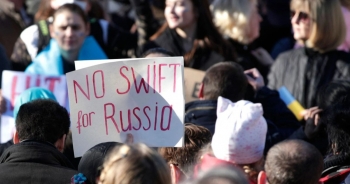 Tất tần tật về SWIFT, "đòn trừng phạt chưa từng có" giáng xuống Nga