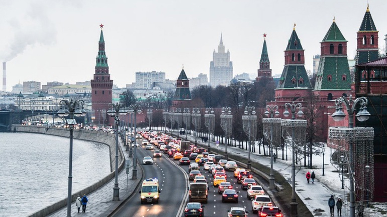 Tỷ phú Nga nói trên Bloomberg: Một bức tường sắt đã rơi xuống - 1
