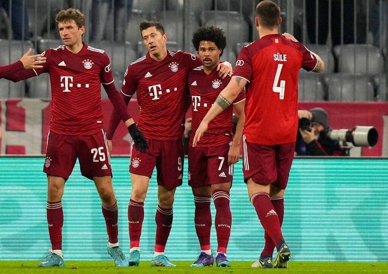 Lewandowski lập hat-trick, Bayern Munich vào tứ kết bằng chiến thắng 8-2 - 4