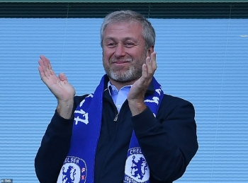 Tỷ phú Abramovich bị phong tỏa tài sản ảnh hưởng lớn thế nào tới Chelsea?