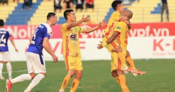 CLB Thanh Hóa ghi 3 bàn trong 25 phút, đánh bại SHB Đà Nẵng