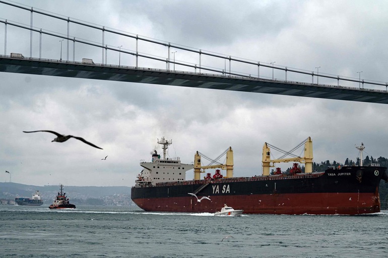 LHQ tìm hành lang an toàn cho các tàu mắc kẹt vì xung đột Ukraine - 1