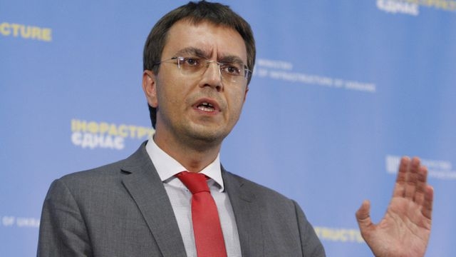 Bộ trưởng Ukraine tuyên bố sẽ dùng xe tăng đến Nga