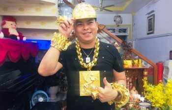 Phúc XO, người đeo nhiều vàng nhất Việt Nam giàu cỡ nào?