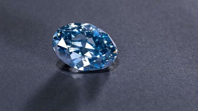 Đào được viên kim cương xanh đẹp hoàn hảo bậc nhất thế giới