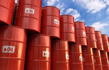 Giá dầu Brent vượt mức 32 USD/thùng