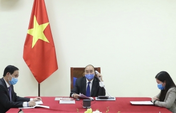 Thủ tướng Nguyễn Xuân Phúc điện đàm với Thủ tướng Trung Quốc về hợp tác chống dịch COVID-19
