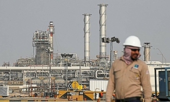 Giá dầu tăng vọt khi OPEC+ chốt thỏa thuận lịch sử