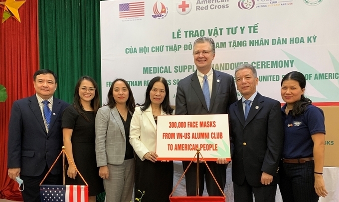 Tổ chức Việt Nam tặng Mỹ 420.000 khẩu trang