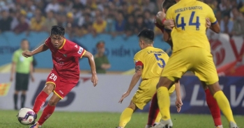 CLB Nam Định thắng nghẹt thở SL Nghệ An ở phút bù giờ