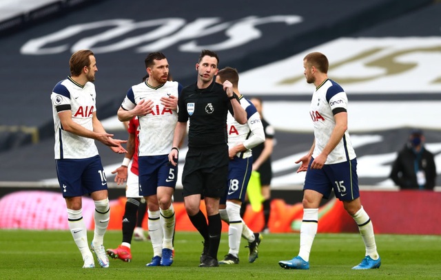 Tottenham 1-3 Man Utd: Màn lội ngược dòng phục hận tuyệt vời - 11