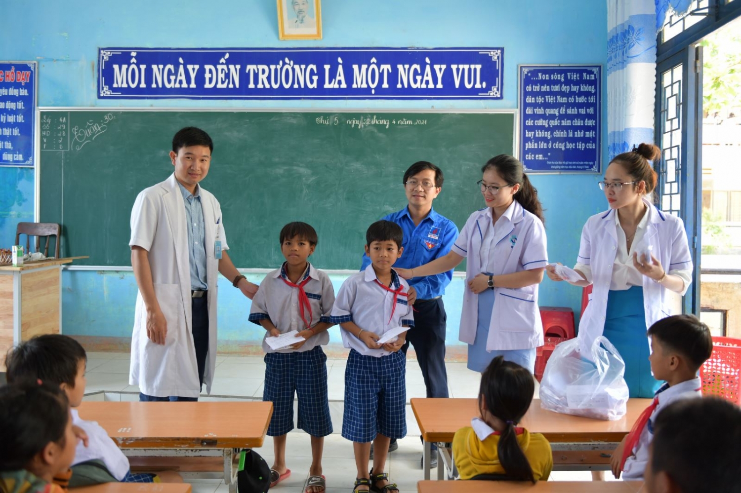 Chương trình ASXH về nguồn với chủ đề Ngày hội thống nhất của Đoàn Thanh niên Khối Nhà máy BSR