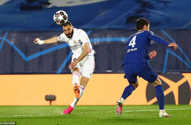 Benzema lập siêu phẩm, Real Madrid may mắn hòa Chelsea - 5