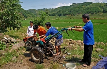 “Khoác áo mới” cho huyện nghèo (kỳ 2)