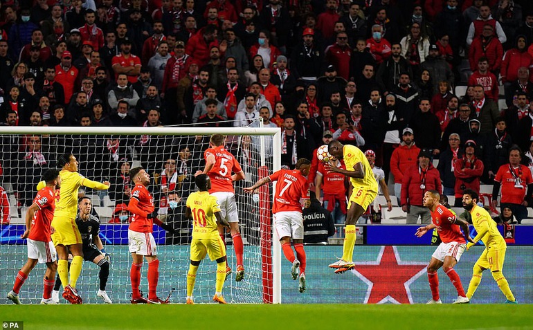 Liverpool mở toang cánh cửa vào bán kết Champions League - 2