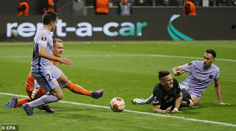 Torres ghi bàn, Barcelona hòa may mắn ở tứ kết lượt đi Europa League - 1