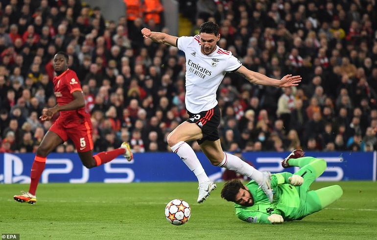 Rượt đuổi tỷ số điên rồ, Liverpool lọt vào bán kết Champions League - 3