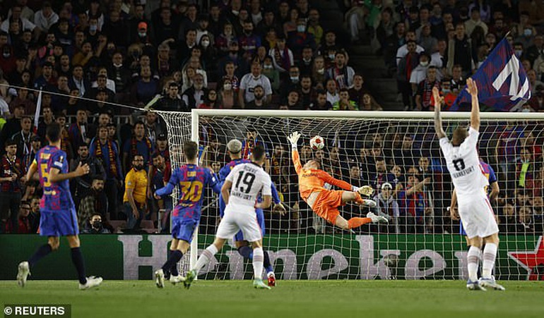 Bại trận tại Nou Camp, Barcelona bị loại ở Europa League - 2