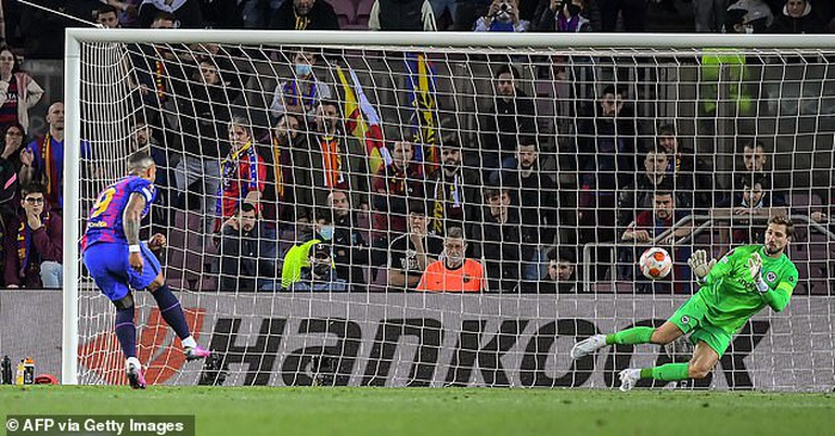 Bại trận tại Nou Camp, Barcelona bị loại ở Europa League - 4