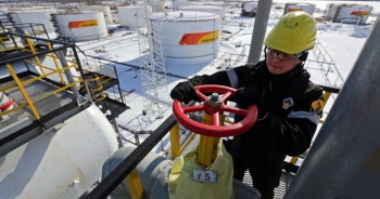 Ngành dầu mỏ Nga bắt đầu ngấm đòn vì bị phương Tây quay lưng