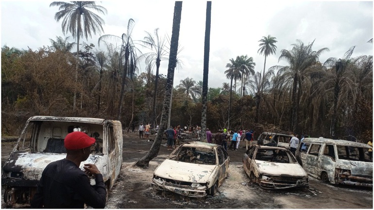 Cơ sở lọc dầu chui Nigeria phát nổ kinh hoàng, hơn 100 người chết - 1