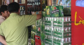 Bia lậu rầm rập tuồn về Việt Nam
