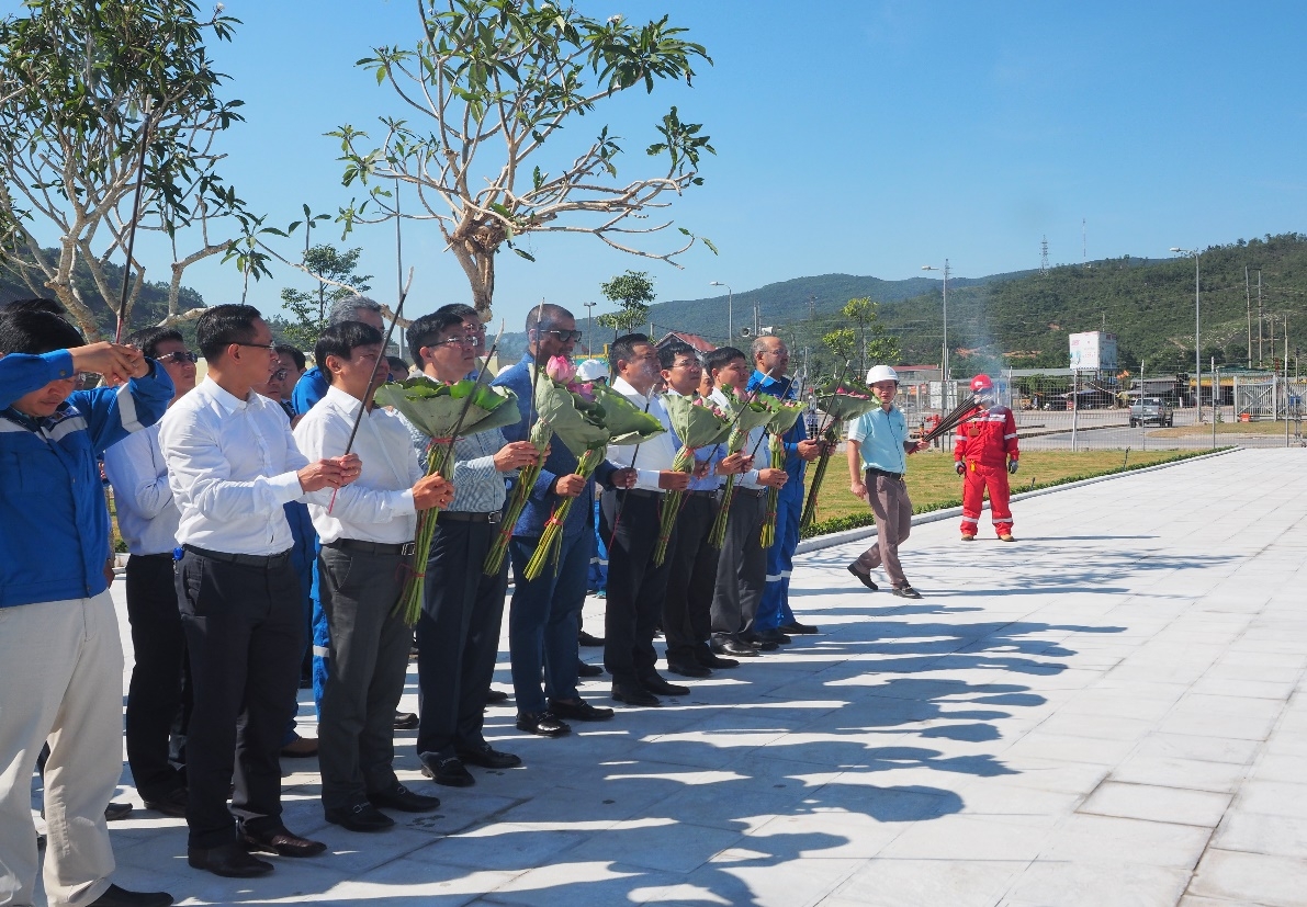 lanh dao pvn lam viec voi cong ty tnhh loc hoa dau nghi son