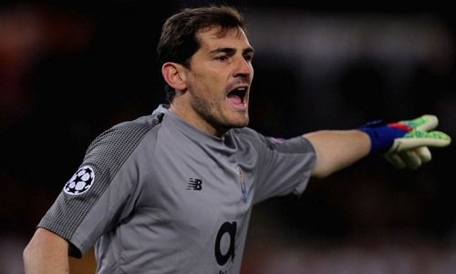 Casillas bị trụy tim trên sân tập
