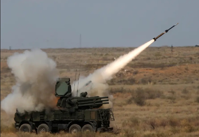Căn cứ không quân Nga ở Syria liên tiếp bị tấn công bằng tên lửa