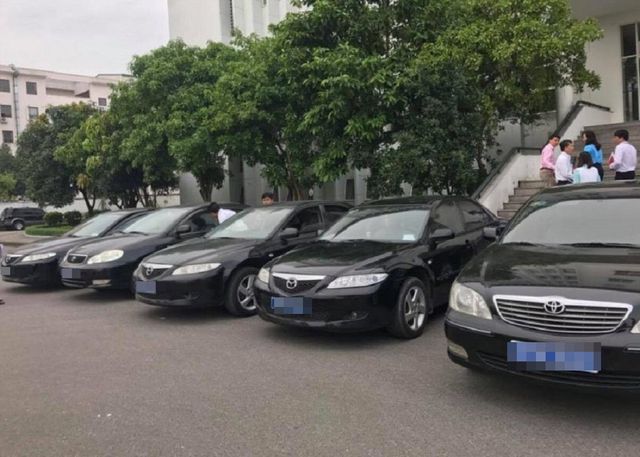 Đại gia Việt bỏ siêu xe, hàng loạt xe giảm giá khuấy động mùa mua sắm xe
