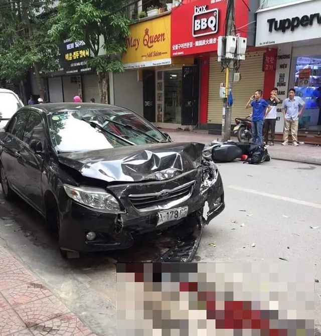 Hà Nội: Ô tô gây tai nạn liên hoàn, 2 mẹ con trọng thương