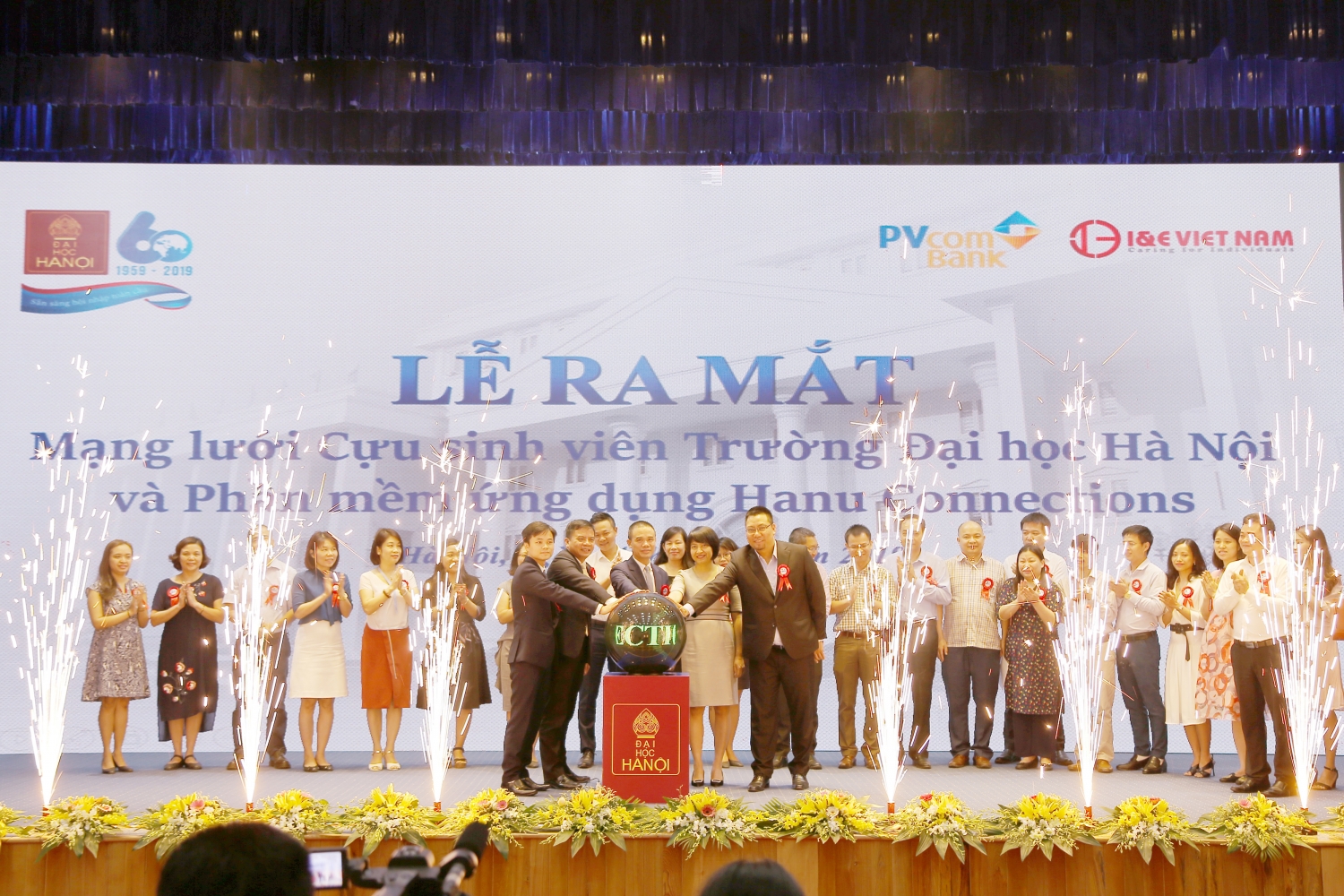 PVcomBank tài trợ Hệ thống kết nối cựu sinh viên trên ứng dụng di động đầu tiên tại Việt Nam