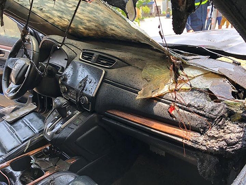 Honda CR-V bốc cháy giữa trưa tại Nam Định