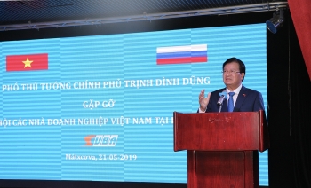 Phó Thủ tướng Trịnh Đình Dũng gặp gỡ doanh nghiệp Việt Nam tại Nga
