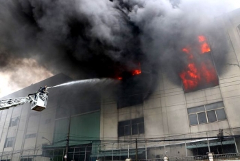 Hiện trường rực lửa vụ cháy kinh hoàng trong KCN Việt Hương