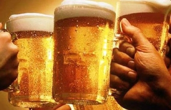 Quốc hội bàn tác hại rượu bia, cổ phiếu Sabeco, Habeco vẫn tăng mạnh