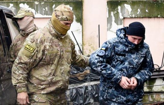 Tòa quốc tế yêu cầu thả thủy thủ và tàu Ukraine, Nga “phản pháo”