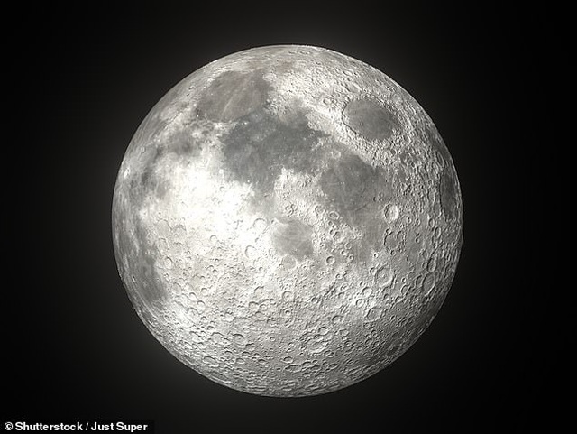 Khối đá mặt trăng to dị thường được bán đấu giá hơn 58 tỷ đồng