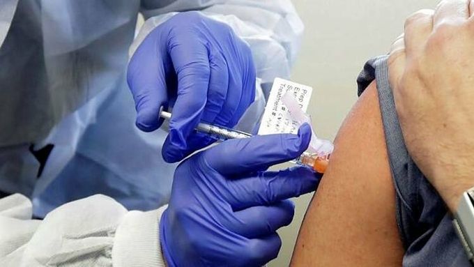 Lợi nhuận các đại gia dược đủ cấp vaccine Covid-19 cho nửa thế giới