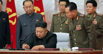 Vừa tái xuất, ông Kim Jong-un thăng hàm cho tướng hạt nhân