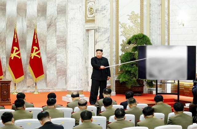 Vừa tái xuất, ông Kim Jong-un thăng hàm cho tướng hạt nhân