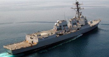Tàu chiến Mỹ áp sát Hoàng Sa, "nắn gân" Trung Quốc