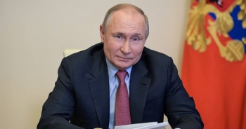 Tổng thống Putin: Vắc xin Covid-19 Nga "đáng tin cậy như súng trường AK-47"