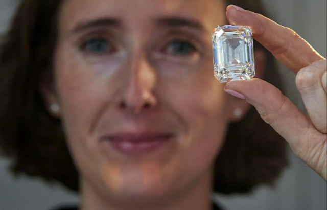 Sắp bán viên kim cương không màu "khủng" với giá 460 tỷ đồng