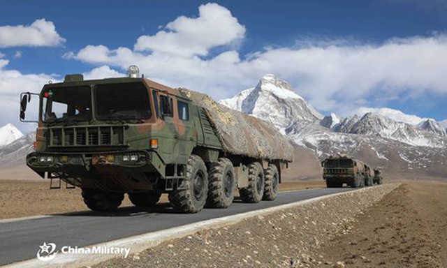 Ấn Độ gồng mình chống dịch, Trung Quốc triển khai vũ khí sát biên giới - 1