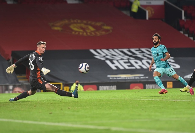Man Utd 2-4 Liverpool: The Kop đánh sập Old Trafford - 3