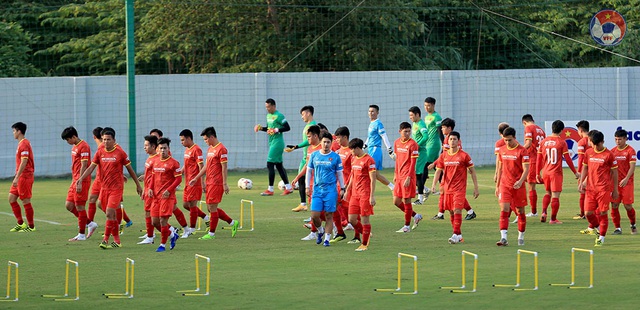 Vì sao HLV Park Hang Seo mang đến 28 cầu thủ đi UAE? - 1