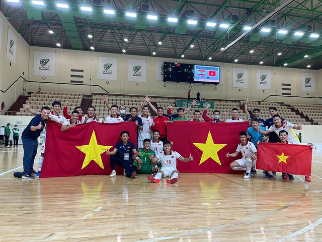 Vào World Cup, đội tuyển futsal Việt Nam nhận thưởng nóng 1 tỷ đồng - 1